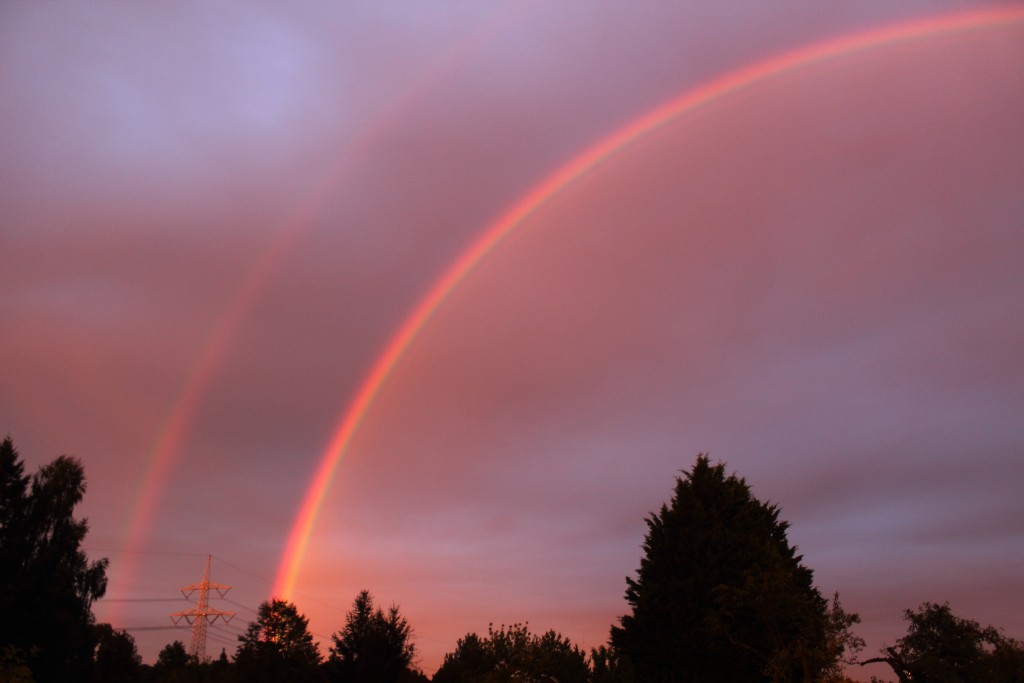 doppelter roter Regenbogen im September 2024