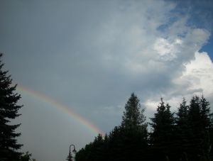 Cumulonimbus mit Regenbogen