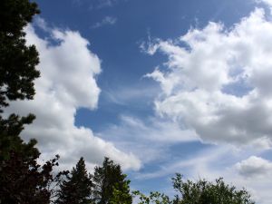 Haufenwolken und Federwolken