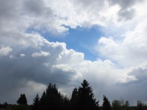 Haufenwolken unter dem Langwellentrog