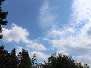 hochsommerliche Wolken Anfang August