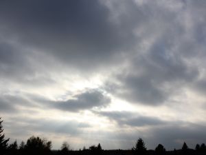 Wolkenlücken im Hochnebel