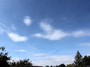 diffuse Eiswolken im Westen