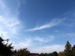 Cirrus und Cirrostratus im Oktober