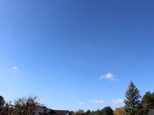 fast wolkenlos und mild