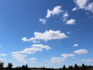 ein wunderschöner Sommertag im August mit Cumulus