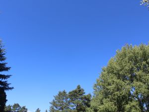 ein wolkenloser Tag Ende August