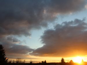 Wolken und Sonne am 1. Februar