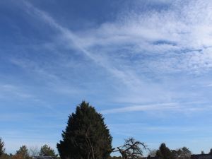 Cirrus und Altocumulus