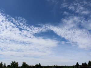 Altocumulus als Vorbote der Kaltfront