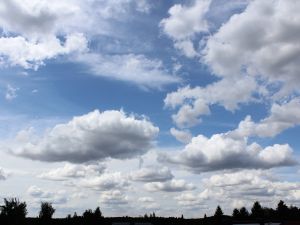 Cumulus und Eiswolken