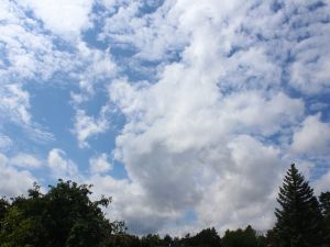 am Nachmittag lockert es auf