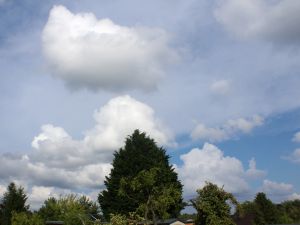 letzter Cumulus und Cirrostratus