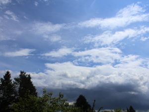 eine flache Schauerzelle zieht ab