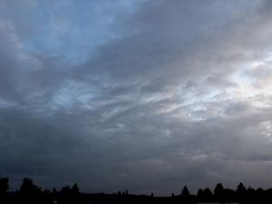postfrontal lösen sich Wolken auf