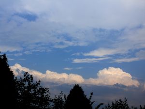 Cumulonimbus calvus im fernen Osten