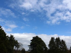 Wolkenreste einer Front