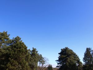 wolkenloses, aber k&uuml;hles Wetter