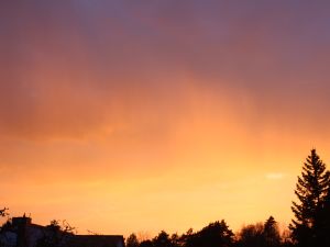 ein leuchtender Untergang der Sonne